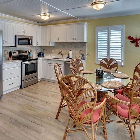 Beach Getaway Pool Condo Between The Island Marina And Beach Bradenton Beach Exterior foto