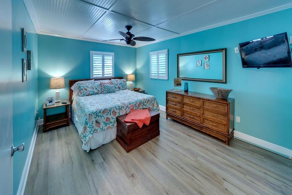 Beach Getaway Pool Condo Between The Island Marina And Beach Bradenton Beach Exterior foto