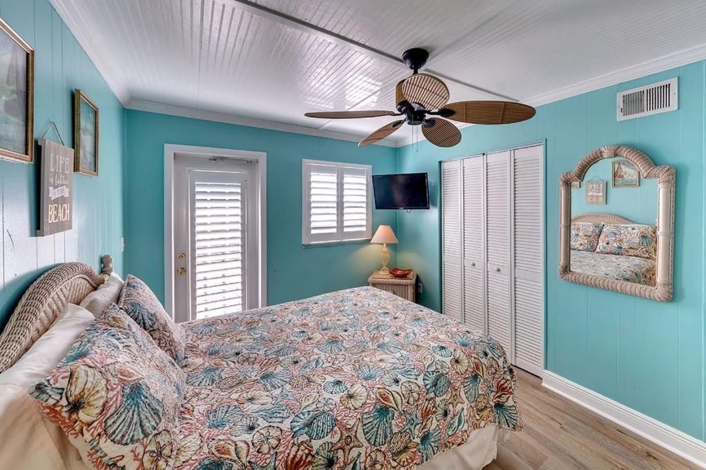 Beach Getaway Pool Condo Between The Island Marina And Beach Bradenton Beach Exterior foto